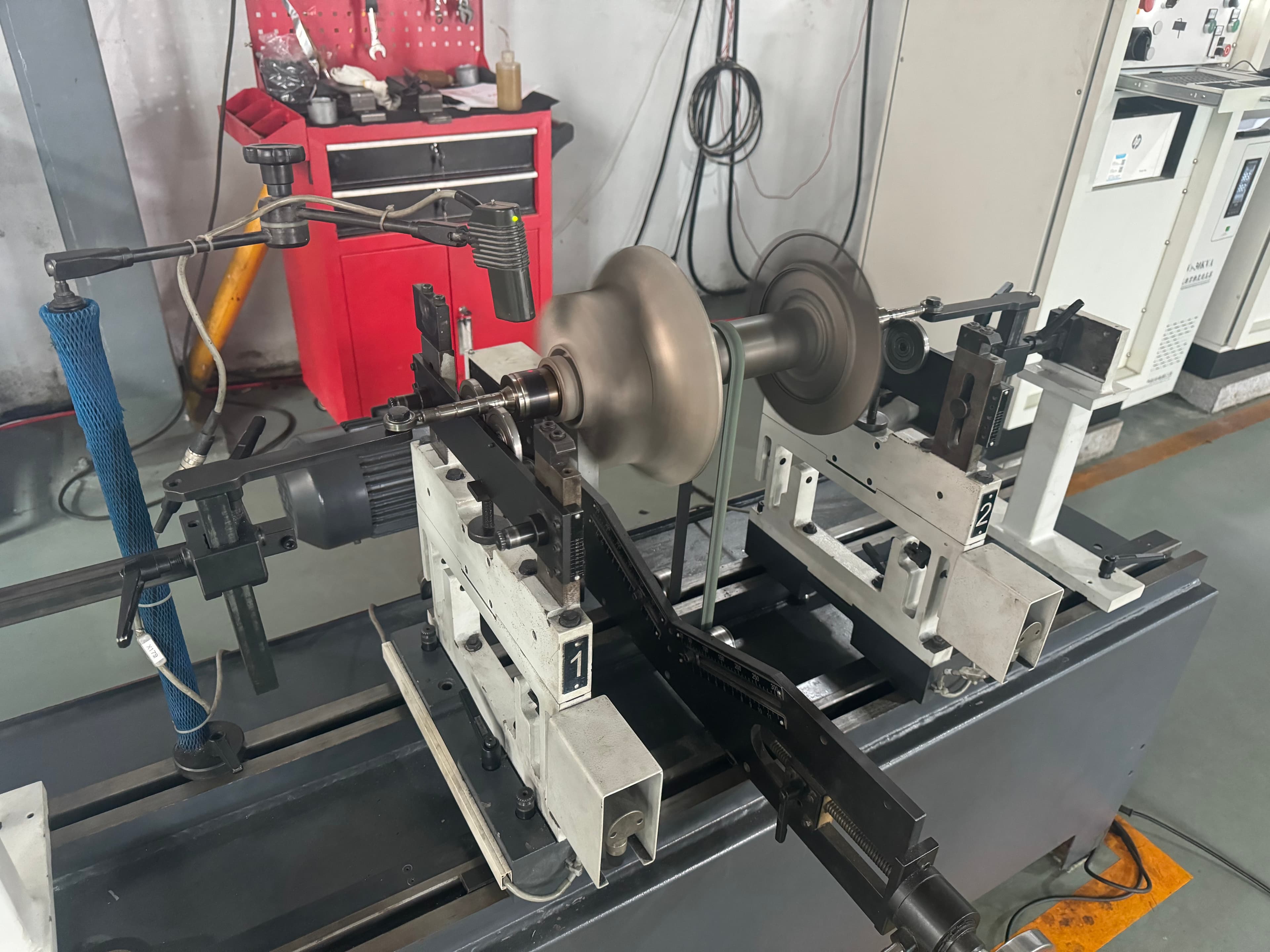RH163 turbocharger rotor dynamic balancing test