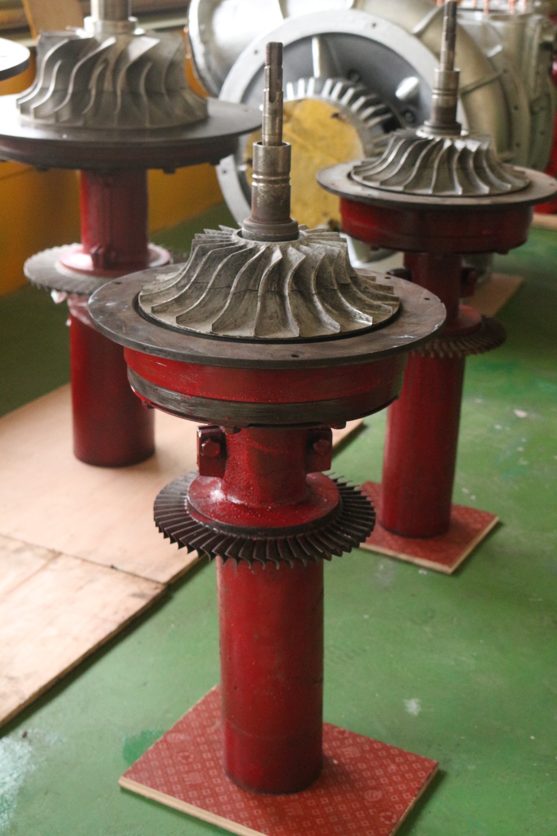 Turbocharger rotor arranged for inspection and overhaul